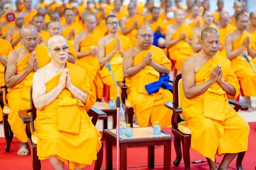 ภาพ No.185380:พิธีถวายมหาสังฆทาน 1,000 วัด ในวาระอายุวัฒนมงคล 84 ปี หลวงพ่อทัตตชีโว วันอาทิตย์ที่ 22 ธันวาคม พ.ศ. 2567 ณ สภาธรรมกายสากล วัดพระธรรมกาย