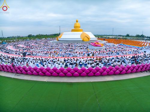 ภาพ No.118594:พิธีตักบาตรพระธรรมยาตรา ปีที่ 12 ณ อนุสรณ์สถานลำดับที่ 5 สถานที่เผยแผ่วิชชาธรรมกายครั้งแรก อนุสรณ์สถานบางปลา จ.นครปฐม วันที่ 25 มกราคม พ.ศ. 2567