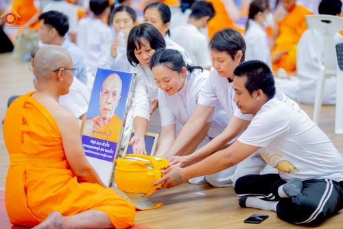 ภาพ No.217320:วันเสาร์ที่ 12 เมษายน พ.ศ. 2568 พิธีบรรพชา พิธีขอศีลและขอนิสสัย พิธีมอบบาตร ในโครงการอุปสมบทหมู่ บูชาธรรมหลวงพ่อธัมมชโย, โครงการธรรมทายาท ระดับอุดมศึกษา รุ่นที่ 52 ,  โครงการบวชพระนานาชาติ AEC & WAB CEO รุ่นที่ 4 ณ วัดพระธรรมกาย