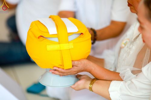 ภาพ No.159829:พิธีตัดปอยผมปลงผมนาคธรรมทายาท, พิธีบรรพชาอุปสมบทหมู่ โครงการอุปสมบทหมู่บูชาธรรม 140 ปี พระมงคลเทพมุนี (สด จนฺทสโร) ณ โบสถ์พระไตรปิฏก วัดพระธรรมกาย วันเสาร์ที่ 5 ตุลาคม พ.ศ. 2567