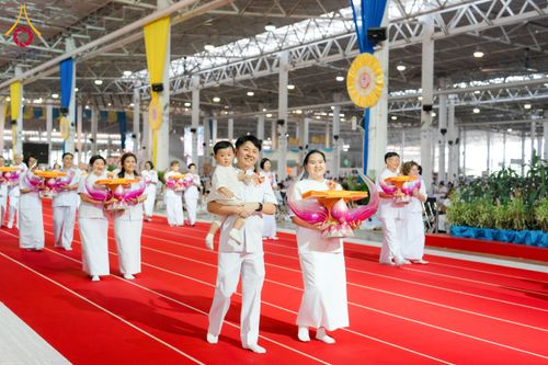 ภาพ No.134431:พิธีทอดผ้าป่าสมทบ มหาสังฆทาน 10,000 วัด ทั่วไทย วันอาทิตย์ต้นเดือนที่ 7 เมษายน พ.ศ.2567 ณ ห้องแก้วสารพัดนึก 1 สภาธรรมกายสากล  วัดพระธรรมกาย จ.ปทุมธานี