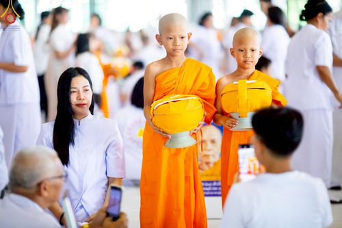 ภาพ No.215899:วันเสาร์ที่ 5 เมษายน พ.ศ. 2568 พิธีขอบรรพชา พิธีขอสรณคมน์และศีล  พิธีขอนิสสัย พิธีถวายบาตร ในโครงการบรรพชาสามเณรฟื้นฟูพระพุทธศาสนาทั่วไทย , โครงการหน่อแก้วเปรียญธรรม รุ่นที่ 13 ,  โครงการสามเณรยุวธรรมทายาท รุ่นที่ 33 , โครงการสามเณรมัชฌิมธรรมทายาท รุ่นที