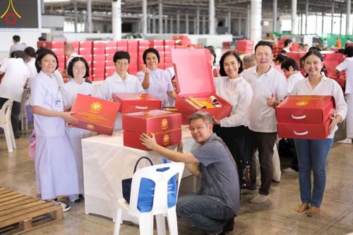 ภาพ No.211002:วันที่ 15 มีนาคม พ.ศ. 2568  บุญบรรจุกล่องไทยธรรม เพื่อถวายแด่พระสังฆาธิการ 40,000 กว่าวัดทั่วไทย ในวันคุ้มครองโลก 22 เมษายน พ.ศ. 2568