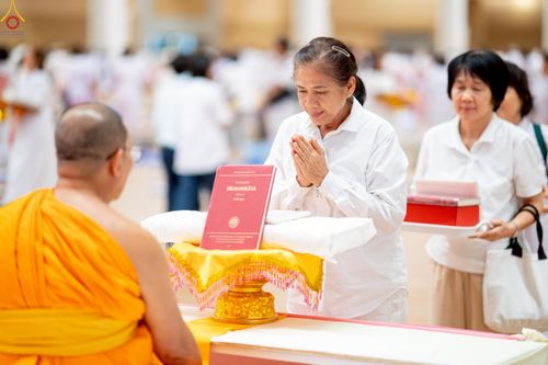 ภาพ No.228447:วันอาทิตย์ที่ 8 มิถุนายน พ.ศ. 2568 พิธีถวายทุนสนับสนุนพระไตรปิฎกฉบับธรรมชัย และอนุรักษ์คัมภีร์โบราณ ณ ห้องแก้วสารพัดนึก 2 วัดพระธรรมกาย