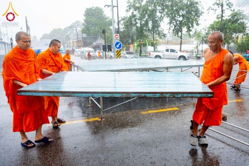 ภาพ No.226206:วันอาทิตย์ที่ 25 พฤษภาคม พ.ศ. 2568 พิธีตักบาตรพระ 1,000 รูปเมืองตรัง ครบรอบ 110 ปี เมืองทับเที่ยง ถวายเป็นพุทธบูชา ถวายเป็นพระราชกุศลแด่รัชกาลที่ 10 และอุทิศส่วนกุศลแด่อดีตเจ้าเมืองตรัง และบรรพบุรุษ ณ บริเวณหน้าศาลากลางจังหวัดตรัง ถนนพระราม 6