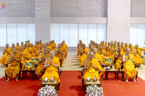 ภาพ No.233896:วันเสาร์ที่ 19 กรกฎาคม พ.ศ.2568 วันมหารำลึก ครั้งที่ 35 พิธีรำลึกถึงนักสร้างบารมี , พิธีสวดพระพุทธมนต์ , พิธีทอดผ้าบังสกุลและถวายไทยธรรม วัดพระธรรมกาย