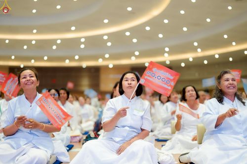 ภาพ No.242368:วันที่ ๒๙ - ๓๑ สิงหาคม พ.ศ. ๒๕๖๘ สัมมนารวมใจผู้นำบุญ บูชาธรรม ๘๑ ปี  หลวงพ่อธัมมชโย รุ่นที่ ๒ กฐินสามัคคีทั่วไทย ๓๐,๐๐๐ วัด โครงการอุปสมบทบูชาธรรมมหาปูชนียาจารย์  ๓,๐๐๐ รูป