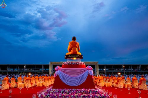 ภาพ No.253021:วันที่ 10 ตุลาคม พ.ศ. 2568 พิธีปลูกต้นทรัพย์บานชื่น ณ ลานธรรม วัดพระธรรมกาย