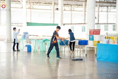 ภาพ No.59480:การอบรมอาสาสมัคร  เตรียมงานและจัดถวายภัตตาหาร แด่พระสังฆาธิการ 10,000 กว่าวัดทั่วประเทศ ในวันที่ 21-22 เมษายน พ.ศ.2567 เพื่องานวันคุ้มครองโลก จัดโดย ชมรมพุทธศาสตร์สากลฯ