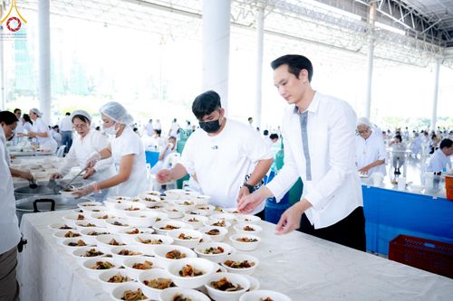 ภาพ No.159282:พิธีบูชาข้าวพระ ในวันอาทิตย์ต้นเดือน วันที่ 6 ตุลาคม พ.ศ. 2567 ณ สภาธรรมกายสากล วัดพระธรรมกาย