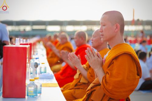 ภาพ No.221688:วันอังคารที่ 22 เมษายน พ.ศ. 2568 ภาพพิธีถวายมหาสังฆทานคณะสงฆ์ 40,000 กว่าวัดทั่วประเทศ เนื่องในวันคุ้มครองโลก ชุดที่ 2 (ปลื้มให้สมการรอคอย) ณ ลานธรรมพระมหาธรรมกายเจดีย์ วัดพระธรรมกาย