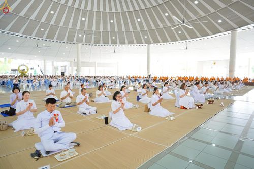 ภาพ No.247510:วันจันทร์ที่ 22 กันยายน พ.ศ. 2568 (วันพระ แรม 15 ค่ำ เดือน 10) พิธีบุพเปตพลี ครั้งที่ 170 ร่วมอุทิศบุญแด่หมู่ญาติที่ล่วงลับไปแล้ว และสืบทอดอายุพระพุทธศาสนา ณ หอฉันคุณยายอาจารย์ฯ วัดพระธรรมกาย