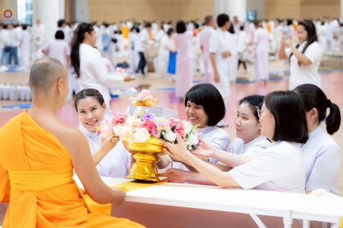 ภาพ No.225474:วันอาทิตย์ที่ 18 พฤษภาคม พ.ศ. 2568 พิธีร่วมบุญการศึกษา พระภิกษุ สามเณร ณ ห้องแก้วสารพัดนึก 2 วัดพระธรรมกาย