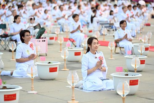 ภาพ No.252956:วันที่ 10 ตุลาคม พ.ศ. 2568 พิธีปลูกต้นทรัพย์บานชื่น ณ ลานธรรม วัดพระธรรมกาย