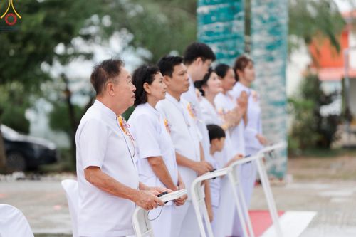 ภาพ No.158175:พิธีทอดผ้าป่า ติดตั้งแผ่นสิริฉะทะนะรัสมี(หลังคา) อาคาร 80 ปี หลวงพ่อธัมมชโย วันอาทิตย์ที่ 22 กันยายน พ.ศ. 2567 ณ ศูนย์ปฏิบัติธรรมวิหารแดง อ.วิหารแดง จ.สระบุรี