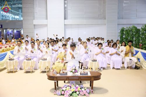 ภาพ No.185315:พิธีถวายมหาสังฆทาน 1,000 วัด ในวาระอายุวัฒนมงคล 84 ปี หลวงพ่อทัตตชีโว วันอาทิตย์ที่ 22 ธันวาคม พ.ศ. 2567 ณ สภาธรรมกายสากล วัดพระธรรมกาย