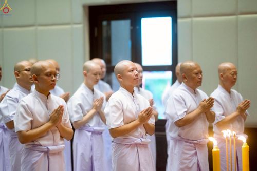 ภาพ No.228922:วันเสาร์ที่ 14 มิถุนายน พ.ศ. 2568 พิธีเวียนประทักษิณ , พิธีขอขมารับผ้าไตร ในโครงการบรรพชาอุปสมบทหมู่ ผู้บริหารรุ่นที่ 15 และ อุดมศึกษา รุ่นที่ 52 ณ โบสถ์พระไตรปิฎก วัดพระธรรมกาย