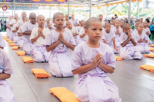 ภาพ No.133506:พิธีขอขมารับผ้าไตร, พิธีบรรพชาสามเณร, สามเณรออกบิณฑบาต ในโครงการบรรพชาสามเณร ฟื้นฟูพระพุทธศาสนาทั่วไทย  ณ ศูนย์ปฏิบัติธรรม และอบรมเยาวชนเมืองยะลา วันที่ 3 เมษายน พ.ศ. 2567