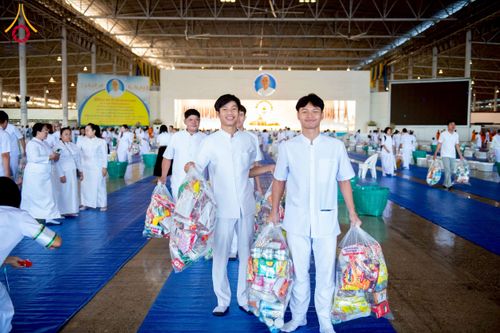 ภาพ No.277058:วันอาทิตย์ที่ 7 ธันวาคม พ.ศ. 2568 พิธีตักบาตรอาทิตย์ต้นเดือน ณ บ้านแก้วเรือนทองคุณยายฯ วัดพระธรรมกาย