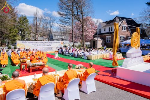 ภาพ No.62441:คณะศิษยานุศิษย์รวมใจสถาปนาและสมโภช ธรรมจักร เพื่ออัญเชิญประดิษฐาน ณ ยอดอุโบสถ 80 ปี หลวงพ่อธัมมชโย วัดพระธรรมกายนิวเจอร์ซี ประเทศสหรัฐอเมริกา  วันอาทิตย์ที่ 7 เมษายน พ.ศ. 2567