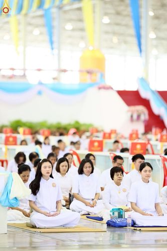 ภาพ No.236124:วันที่ 3 สิงหาคม พ.ศ. 2568 พิธีบูชาข้าวพระ ณ สภาธรรมกายสากล วัดพระธรรมกาย