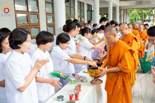 ภาพ No.227146:วันอังคารที่ 3 มิถุนายน พ.ศ. 2568 นายอำเภอคลองหลวง นำพสกนิกรรวมใจภักดิ์ สมเด็จพระนางเจ้าฯ พระบรมราชินี เนื่องในโอกาสวันเฉลิมพระชนมพรรษา ณ อาคารปลูกศรัทธา 2 วัดพระธรรมกาย อ.คลองหลวง จ.ปทุมธานี