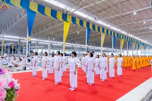 ภาพ No.153259:พิธีมุทิตาสักการะ พระภิกษุ-สามเณร ผู้สอบไล่ได้เปรียญธรรม ประโยค 1-2 ถึงประโยค ป.ธ.9 และบาลีศึกษา ประโยค1-2 ถึง บ.ศ.9 , พิธีมอบดวงแก้วสามเณรผู้ทรงบาลีไวยากรณ์ วัดพระธรรมกาย และ ศูนย์ส่งเสริมศีลธรรมในประเทศและต่างประเทศ วันอาทิตย์ที่ 8 กันยายน พ.ศ.2567