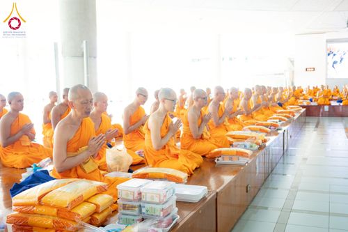 ภาพ No.226591:วันที่ 26 พฤษภาคม พ.ศ. 2568 พิธีบุพเปตพลี ครั้งที่ 164 ร่วมอุทิศบุญแด่หมู่ญาติที่ล่วงลับไปแล้ว และสืบทอดอายุพระพุทธศาสนา ณ หอฉันคุณยายอาจารย์ฯ วัดพระธรรมกาย