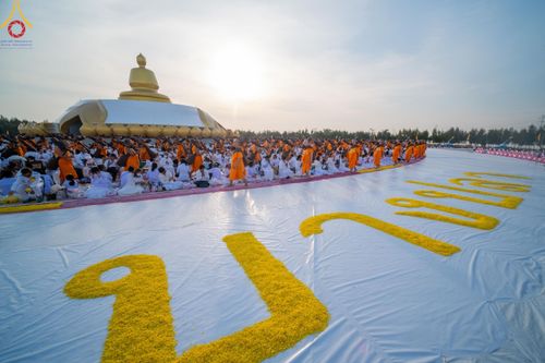 ภาพ No.198198:พิธีต้อนรับพระธรรมยาตรา ณ อนุสรณ์สถานลำดับที่ 5 สถานที่เผยแผ่วิชชาธรรมกายครั้งแรก อนุสรณ์สถานบางปลา วัดบางปลา อำเภอบางเลน จังหวัดนครปฐม ในโครงการธรรมยาตรา กตัญญูบูชา มหาปูชนียาจารย์ พระมงคลเทพมุนี(สด จนฺทสโร) พระผู้ปราบมาร ปีที่ 13 วัน 19 มกราคม พ.ศ.2568