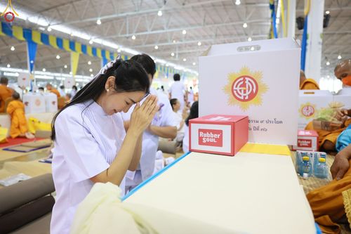 ภาพ No.85426:พิธีถวายมหาสังฆทานคณะสงฆ์ 2000 กว่าวัดทั่วประเทศปีที่ 23, พิธีถวายไทยธรรมคณะสงฆ์ 323 วัด 4 จังหวัดชายแดนภาคใต้, พิธีมอบปัจจัยช่วยเหลือครู 4 จังหวัดชายแดนภาคใต้ ณ สภาธรรมกายสากล วัดพระธรรมกาย ในวันสมาธิโลก อาทิตย์ที่ 6 สิงหาคม พ.ศ. 2566