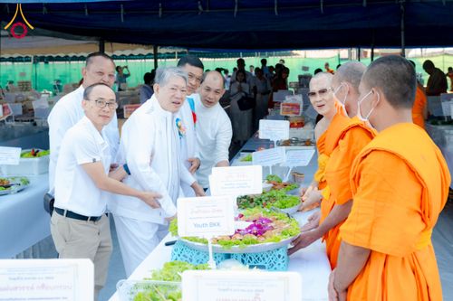 ภาพ No.191088:พิธีถวายภัตตาหารเป็นสังฆทาน แด่พระธรรมยาตรา ณ อนุสรณ์สถานคลองบางนางแท่น อ.สามพราน จ.นครปฐม ในโครงการธรรมยาตรา กตัญญูบูชา มหาปูชนียาจารย์ พระมงคลเทพมุนี(สด จนฺทสโร) พระผู้ปราบมาร อนุสรณ์สถาน 7 แห่ง ปีที่ 13 วันที่ 8 มกราคม พ.ศ. 2568