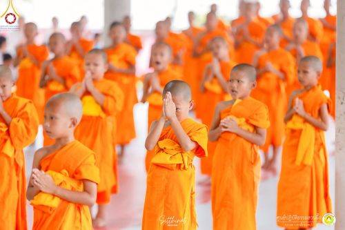 ภาพ No.216016:วันพฤหัสบดีที่ 3 เมษายน พ.ศ. 2568 พิธีบรรพชาสามเณร ภาคฤดูร้อน รุ่นที่ 15  บูชาธรรมหลวงพ่อธัมมชโย 81 ปี 81 รูป ณ ศูนย์ปฏิบัติธรรมสวนผึ้ง จ.ราชบุรี