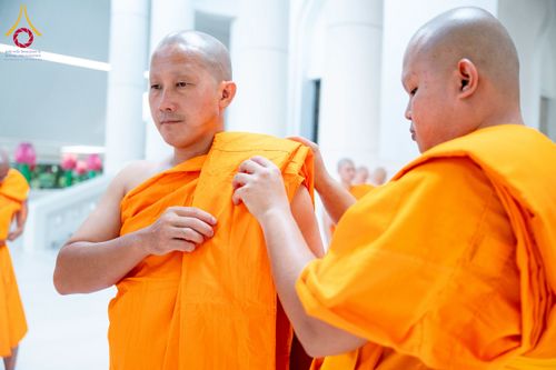 ภาพ No.256351:วันที่ 4 ตุลาคม พ.ศ. 2568 พิธีบรรพชาอุปสมบท  โครงการอุปสมบทหมู่บูชาธรรม 141 ปี  พระมงคลเทพมุนี (สด จนฺทสโร) ณ โบสถ์พระไตรปิฏก วัดพระธรรมกาย จ.ปทุมธานี