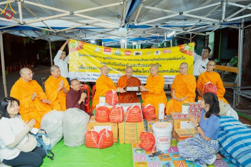 ภาพ No.220367:วันที่ 17 เมษายน พ.ศ. 2568 ผู้แทนวัดพระธรรมกาย ลงพื้นที่เยียวยา ซับน้ำตาเหยื่อแผ่นดินไหวมัณฑะเลย์