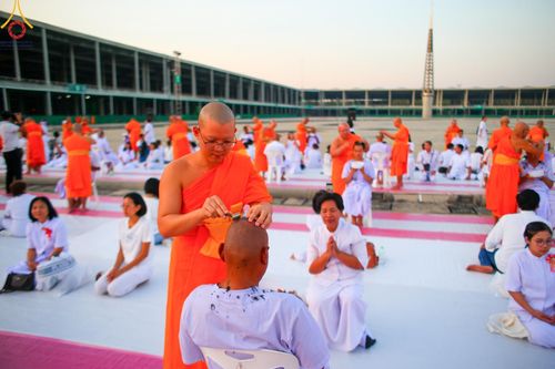 ภาพ No.180059:พิธีปลงผมนาคธรรมทายาท ในโครงการอุปสมบทหมู่ บูชาธรรมมหาปูชนียาจารย์ (ศูนย์อบรมวัดพระธรรมกาย) วันที่ 1 ธันวาคม พ.ศ. 2567 ณ ลานธรรมหารัตนวิหารคด วัดพระธรรมกาย จ.ปทุมธานี