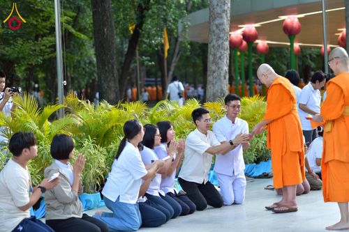 ภาพ No.233208:วันที่ 11 กรกฏาคม พ.ศ. 2568 พิธีอธิษฐานพรรษา ของคณะสงฆ์ ณ โบสถ์พระไตรปิฎก วัดพระธรรมกาย ต.คลองสาม อ.คลองหลวง จ.ปทุมธานี