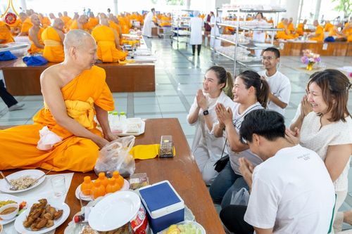 ภาพ No.177435:พิธีถวายภัตตาหารเมนูสวรรค์ และพิธีบุพเปตพลี ครั้งที่ 158 ร่วมอุทิศบุญแด่หมู่ญาติที่ล่วงลับไปแล้ว และสืบทอดอายุพระพุทธศาสนา ณ วัดพระธรรมกาย วันที่ 30 พฤศจิกายน พ.ศ.2567 (วันพระ แรม 15 ค่ำ เดือน 12)