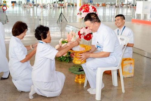 ภาพ No.223212:วันที่ 2 -10 พฤษภาคม พ.ศ. 2568 พิธีตัดปอยผม ปลงผม พิธีขอขมาลาอุปสมบทอุทิศชีวิต ของอุบาสก พิสิทธิ์ หมื่นแกล้ว  ณ วัดพระธรรมกาย