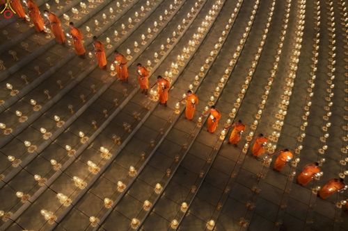 ภาพ No.253697:วันที่ 10 ตุลาคม พ.ศ. 2568 พิธีจุดประทีปบูชาพระผู้ปราบมาร, พิธีจุดประทีปบนพระมหาธรรมกายเจดีย์  20,000 ดวง เนื่องในวันคล้ายวันเกิดครบรอบ 141 ปี พระมงคลเทพมุนี (สด จนฺทสโร)