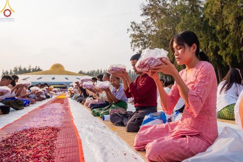 ภาพ No.120078:พิธีต้อนรับพระธรรมยาตรา ในโครงการธรรมยาตรา กตัญญูบูชา มหาปูชนียาจารย์ พระมงคลเทพมุนี(สด จนฺทสโร) พระผู้ปราบมาร อนุสรณ์สถาน 7 แห่ง ปีที่ 12 วันที่ 28 มกราคม พ.ศ. 2567 ณ วัดพระธรรมกาย จ.ปทุมธานี