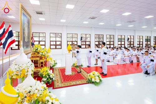 ภาพ No.276078:วันที่ 5 ธันวาคม พ.ศ. 2568 พสกนิกรอำเภอคลองหลวง พร้อมใจบำเพ็ญกุศลอุทิศถวาย “ในหลวงรัชกาลที่ 9” น้อมรำลึกในพระมหากรุณาธิคุณ เนื่องในวันคล้ายวันพระบรมราชสมภพ วันชาติ และวันพ่อแห่งชาติ ณ อาคารปลูกศรัทธา 2 วัดพระธรรมกาย อำเภอคลองหลวง จังหวัดปทุมธานี