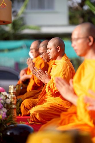 ภาพ No.235215:วันอาทิตย์ที่ 27 กรกฎาคม พ.ศ. 2568 พิธีตักบาตรพระ1,000 รูป ทำบุญเมืองพัทลุง ประธานสงฆ์ พระปริยัติวชิโรดม  เจ้าคณะจังหวัดพัทลุง ประธานฆราวาส นายรัฐศาสตร์ ชิดชู  ผู้ว่าราชการจังหวัดพัทลุง