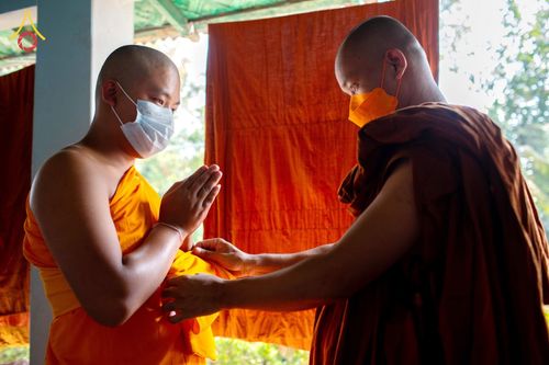 ภาพ No.75991:พิธีบรรพชาสามเณร ณ วัดปันชารี สันติปูร์ อรัญกฏิ เมืองคาร์กาชารี ประเทศบังกลาเทศ วันที่ 10 กุมภาพันธ์ พ.ศ. 2566