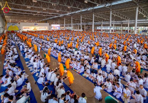 ภาพ No.256833:วันที่ 5 ตุลาคม พ.ศ. 2568 พิธีตักบาตร ข้าวสารอาหารแห้ง ณ บ้านแก้วเรือนทองคุณยายฯ สภาธรรมกายสากล วัดพระธรรมกาย