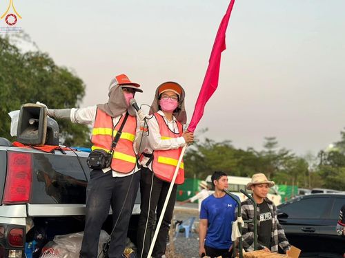 ภาพ No.198785:V.50 สารพัดV สารพัดดี ที่ธรรมยาตรา ในโครงการธรรมยาตรา กตัญญูบูชา มหาปูชนียาจารย์ พระมงคลเทพมุนี(สด จนฺทสโร) พระผู้ปราบมาร อนุสรณ์สถาน 7 แห่ง ปีที่ 13 ระหว่างวันที่ 2-31 มกราคม พ.ศ. 2568