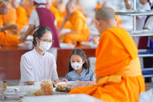 ภาพ No.229741:วันที่ 25 มิถุนายน พ.ศ. 2568 (แรม 15 ค่ำ เดือน 7) พิธีบุพเปตพลี ครั้งที่ 166 ร่วมอุทิศบุญแด่หมู่ญาติที่ล่วงลับไปแล้ว และสืบทอดอายุพระพุทธศาสนา ณ หอฉันคุณยายอาจารย์ฯ วัดพระธรรมกาย