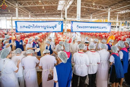 ภาพ No.58882:V.40 ภัตตาหารพระหมื่นวัด เราจัดให้ การปฏิบัติงานของเจ้าหน้าที่และอาสาสมัคร เพื่อรับบุญในการถวายภัตตาหาร แด่คณะสงฆ์ 10,000 กว่าวัดทั่วประเทศ ที่มาร่วมงานวันคุ้มครองโลก จันทร์ที่ 22 เมษายน พ.ศ. 2567 ณ วัดพระธรรมกาย