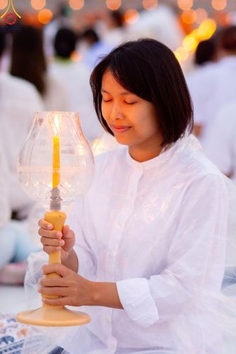 ภาพ No.118247:พิธีจุดประทีปถวายเป็นพุทธบูชา และบูชาธรรมมหาปูชนียาจารย์ พระมงคลเทพมุนี(สด จนฺทสโร) วันที่ 24 มกราคม พ.ศ. 2567 ณ อนุสรณ์สถานบางปลา อ.บางเลน จ.นครปฐม