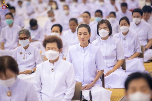 ภาพ No.89510:พิธีตักบาตร ข้าวสารอาหารแห้ง พิธีบูชาข้าวพระ และพิธีจุดเทียนใจ ไฟนิรันดร์  อนันตชัย ณ สภาธรรมกายสากล วัดพระธรรมกาย วันอาทิตย์ที่ 1 ตุลาคม พ.ศ. 2566