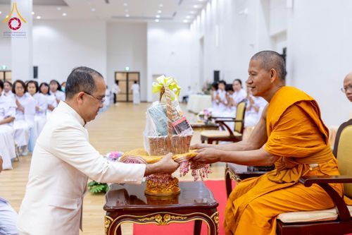 ภาพ No.221923:โครงการปฏิบัติธรรมอบรมศีลธรรม “บวชอุบาสิกาแก้ว” ถวายเป็นพระราชกุศลแด่พระบาทสมเด็จพระเจ้าอยู่หัว เนื่องในโอกาสมหามงคล “วันฉัตรมงคล”  ระหว่างวันที่ 2 – 4 พฤษภาคม 2568  ณ อาคาร 115 ปี คุณยายอาจารย์ฯ